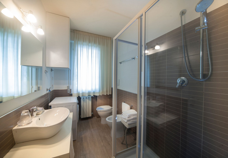 Bathroom 5, Residence Lungomare, Rimini