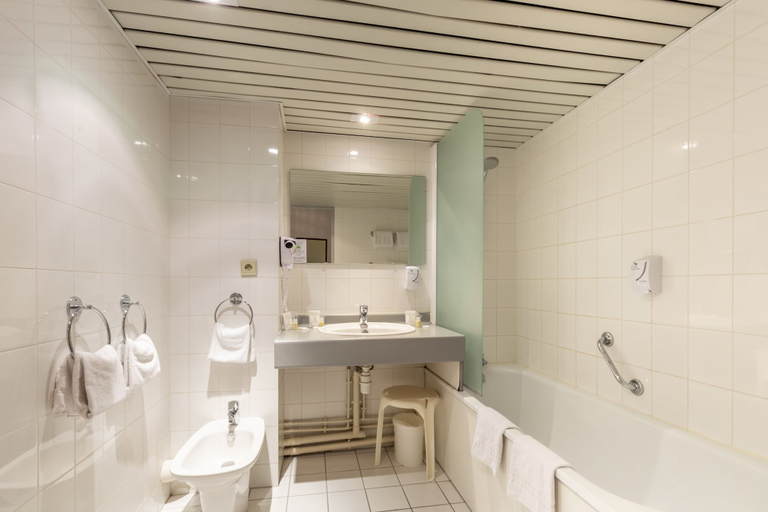 Bathroom 3, Hotel Paradis De Lourdes, Hautes-Pyrénées