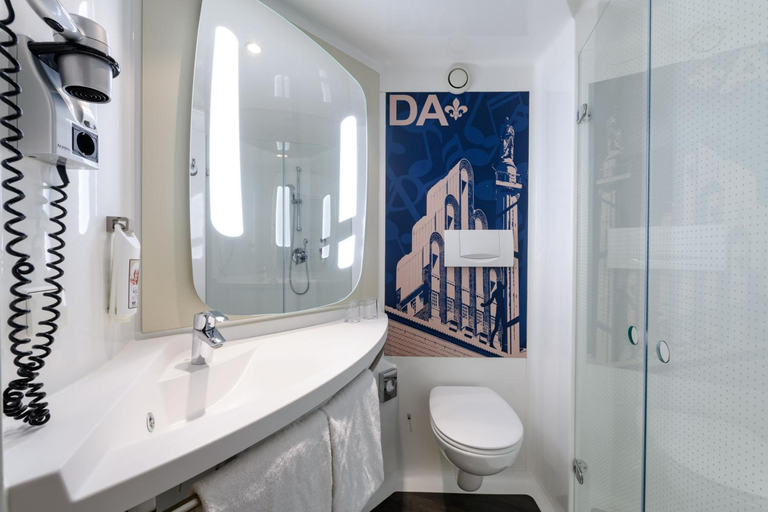 Bathroom 4, THE Darmstadt, Darmstadt