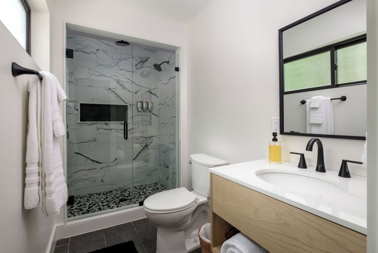 Bathroom 4, Luxury Home - The Bungalow, Transylvania