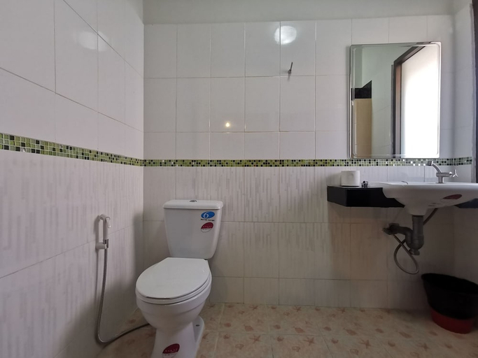 Bathroom 3, Thai Crystal Resident, Si Racha
