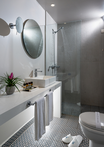 Bathroom 5, Dore Hotel, Crete