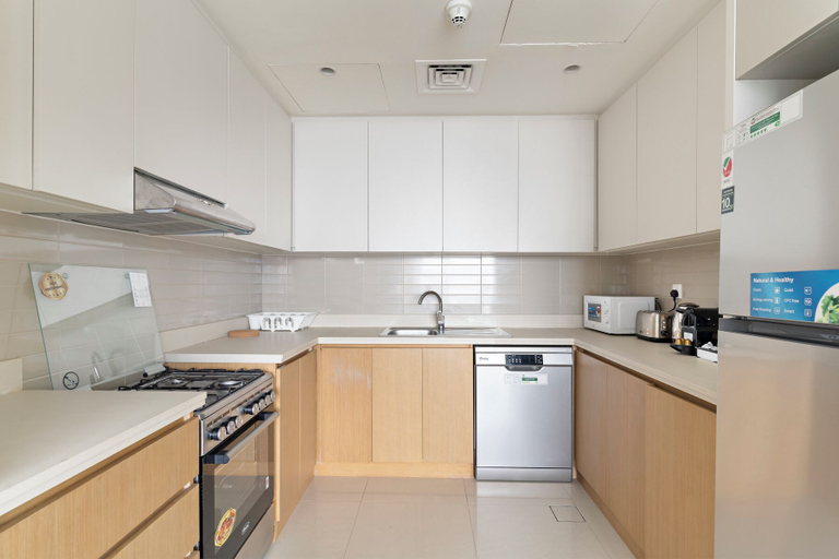 Private kitchen, Elegant 1BR with Panoramic Views, Dubai