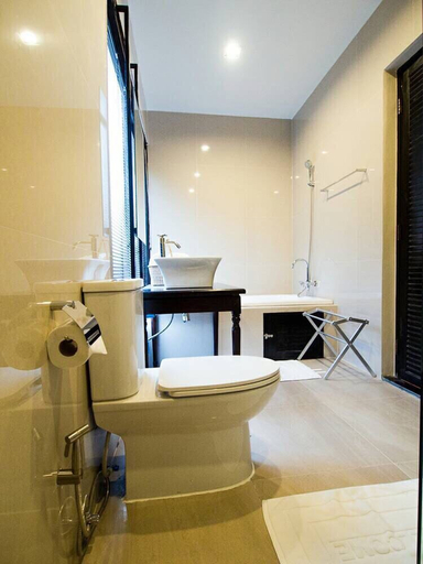Bathroom 3, L'air Du Pran, K. Sam Roi Yot