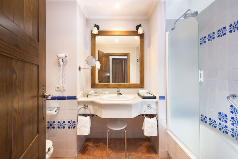 Bathroom 5, Fuerte Conil Resort, Cádiz