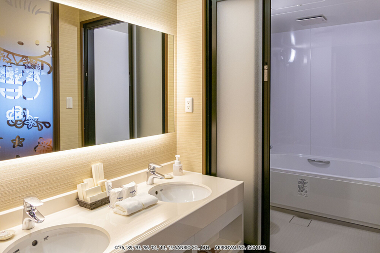 Bathroom 3, Station hotel makishi, Naha