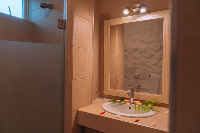 Bathroom 4, Casuarina Resort and Spa