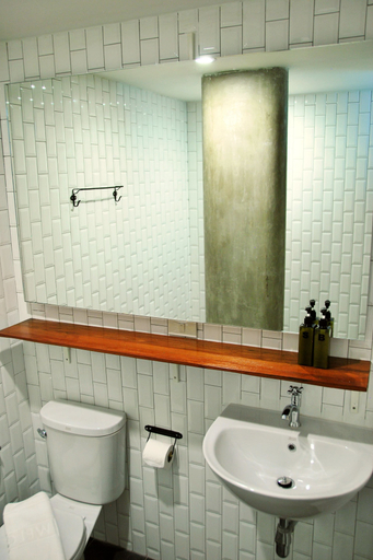 Bathroom 4, Bluemoon Hotel, Cha-Am