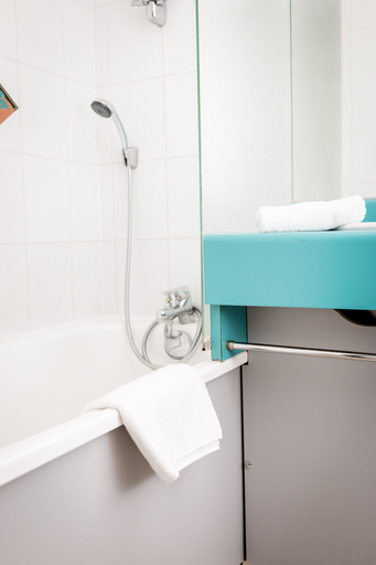 Bathroom 5, Adonis Gap, Hautes-Alpes
