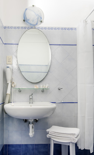Bathroom 2, Hotel Pupetto, Salerno