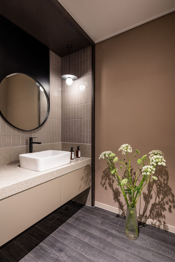Bathroom 3, The Weekand Resort, Jung