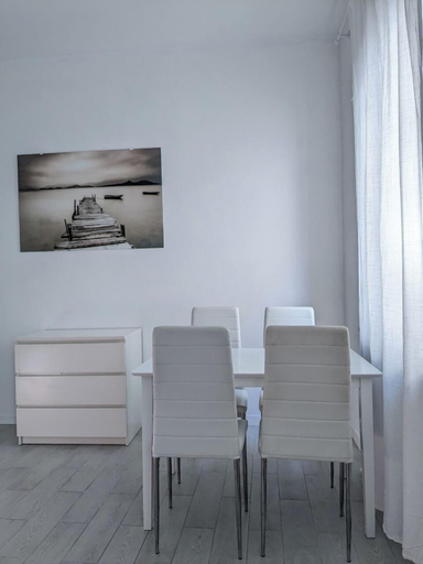Others 4, bardolino center apartments, Verona