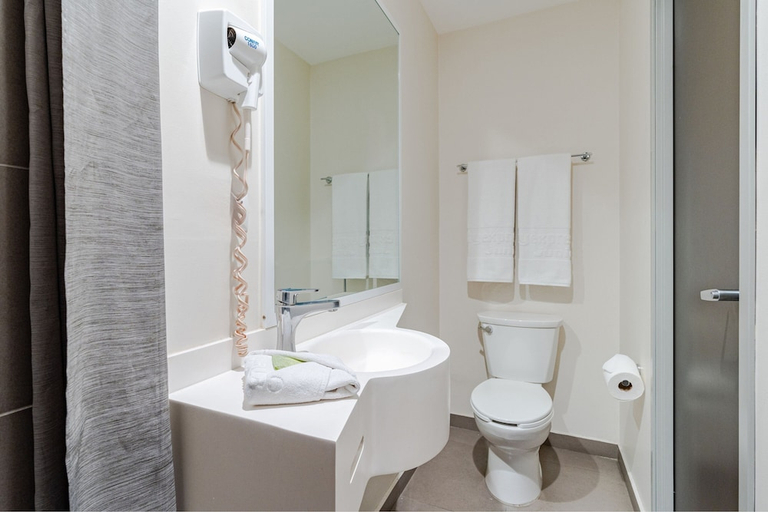 Bathroom 3, City Express Junior by Marriott Aguascalientes Centro, Aguascalientes
