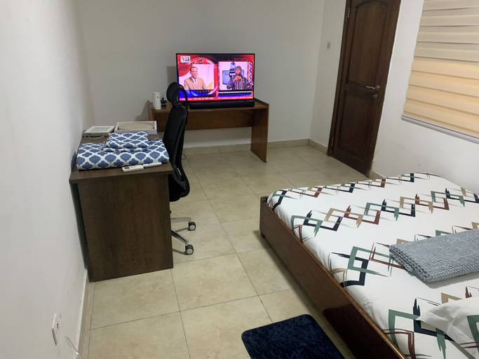 Room 4, CHAPEL HILL ONE-BEDROOM APARTMENT, Shama Ahanta East