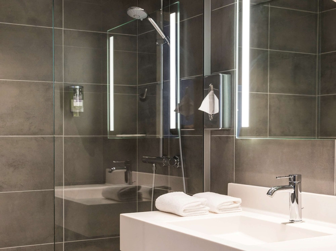 Bathroom 4, Mercure Beauvais Centre Cathédrale hotel, Oise