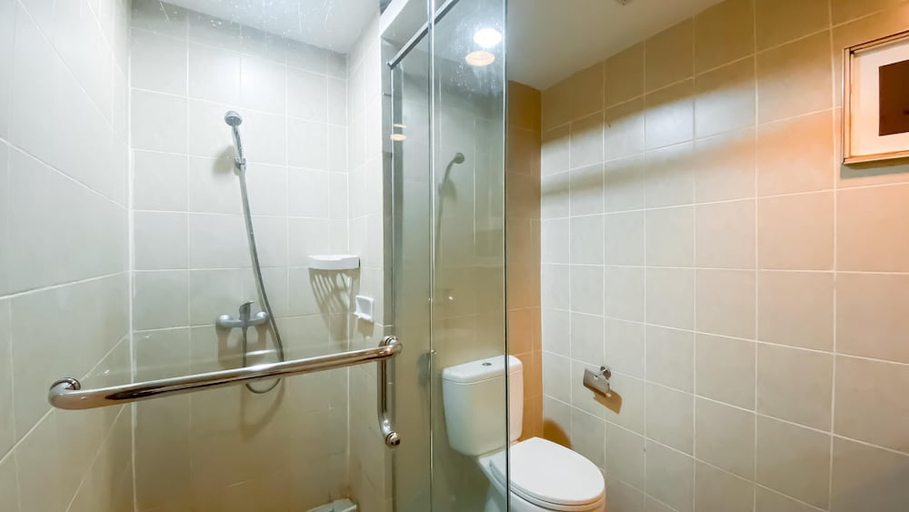 Bathroom 3, 1BR Queen Bed at Ancol Marina Apartment near Dufan, Jakarta Utara