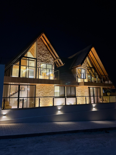 Front of property - evening/night, Villa Real Chalés, Viçosa do Ceará
