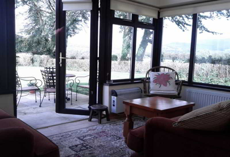 Others 4, Palm Lodge