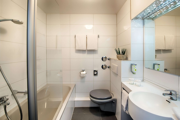 Bathroom 4, ACHAT Hotel Hockenheim, Rhein-Neckar-Kreis