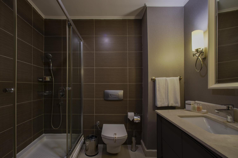 Bathroom 4, Taksim Square Hotel, Beyoğlu