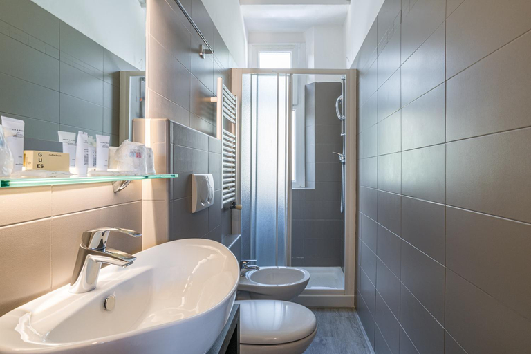 Bathroom 3, Hotel Bazzoni, Como