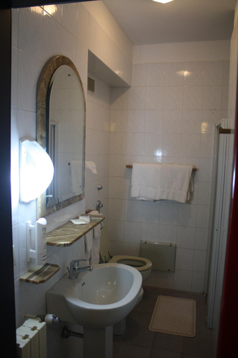 Bathroom 4, Hotel Elimo, Trapani