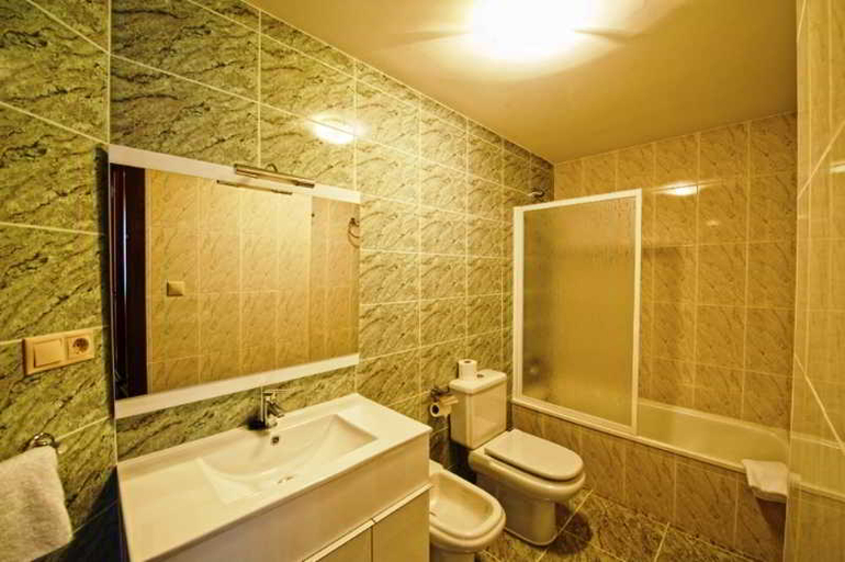 Bathroom 3, Apartamentos VIDA Finisterre, A Coruña