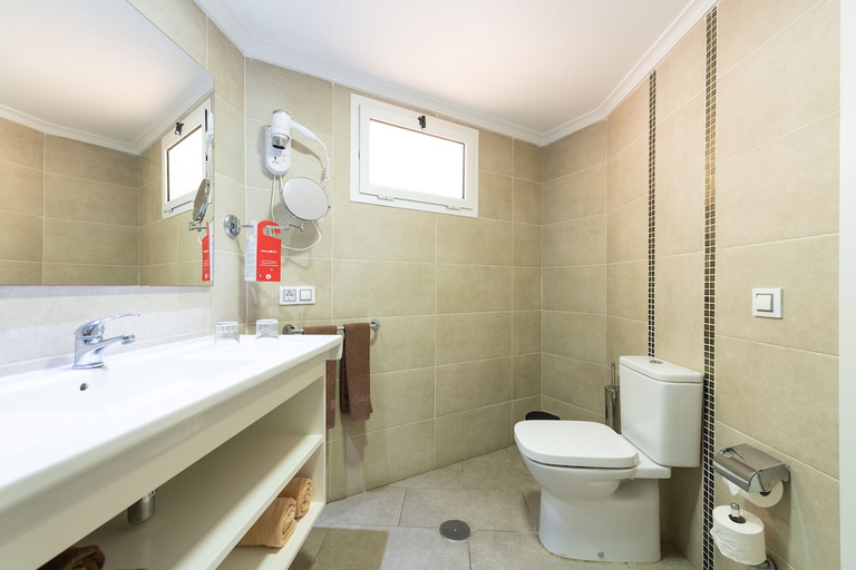 Bathroom 5, Holiday Club Vista Amadores, Las Palmas