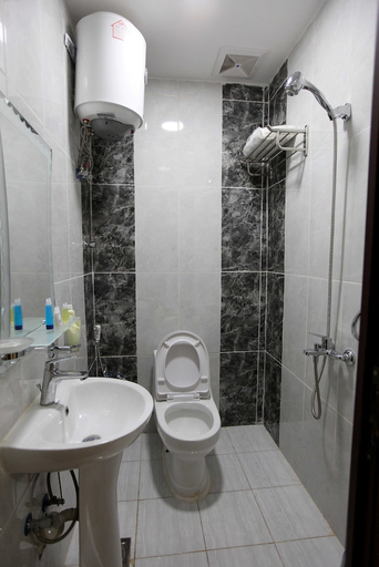 Bathroom 5, Enwan Suites Serviced Apartments, Al Jubail