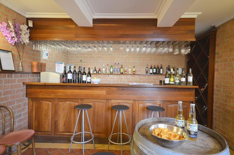 Food & Drinks 4, Central Springs Inn, Hepburn - East