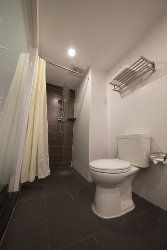 Bathroom 3, Chiang Roi 7 Days Inn, Muang Chiang Mai