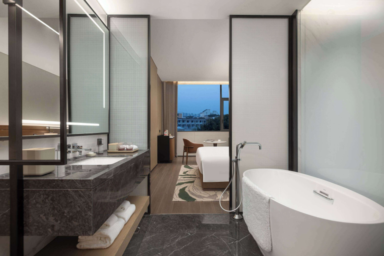Bathroom, Wyndham Garden Xiangyang Xiangzhou, Xiangfan