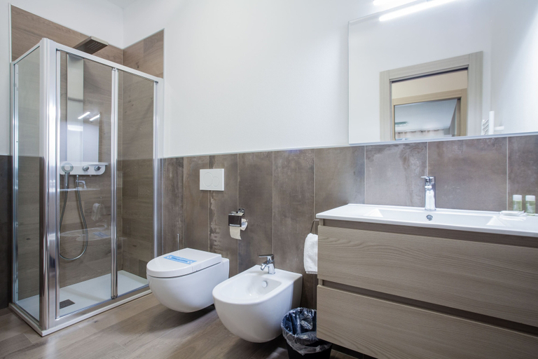 Bathroom 3, Astoria Suite Apartments, Bologna