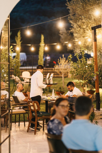 Food & Drinks 4, Carolea Villas