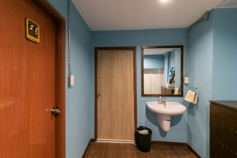 Bathroom 3, Phobphanhostel, Huai Kwang