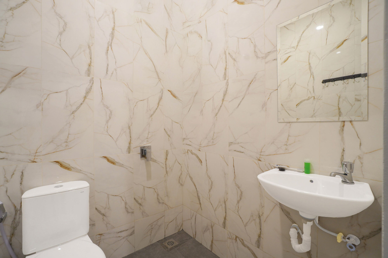 Bathroom, Collection O TJ Brother Cengkareng, Jakarta Barat