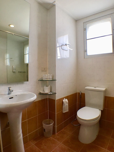 Bathroom 4, Trat Center Hotel, Muang Trat
