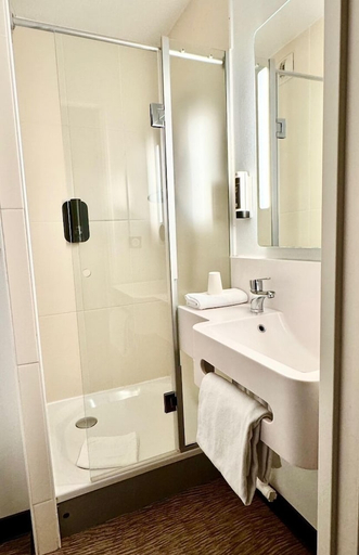 Bathroom 4, B&B Hotel Lille Centre Grand Palais, Nord