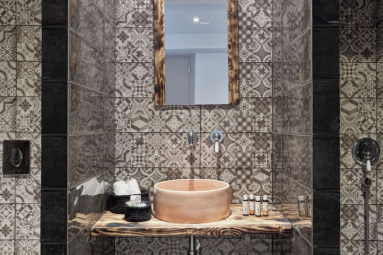 Bathroom 5, 18 Micon Street, Attica