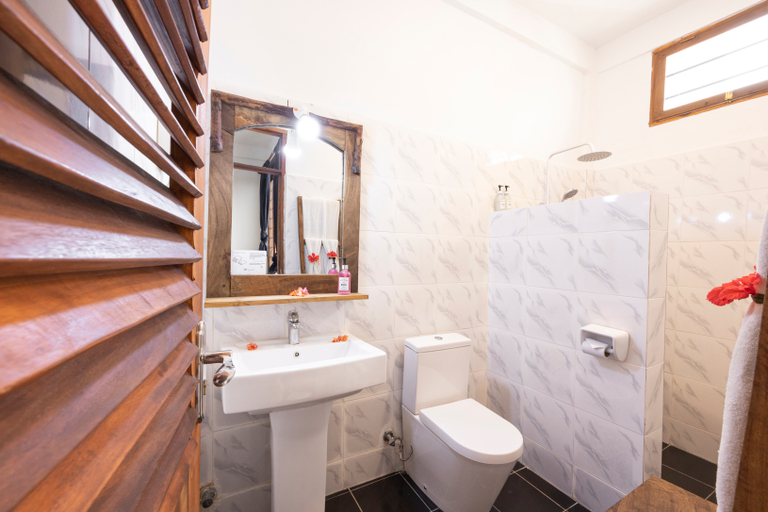 Bathroom 4, Paradise Beach Resort, Kati