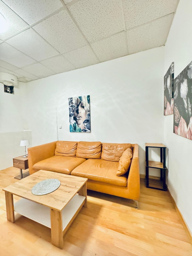 Living room 2, Cityside Two Bedroom Apt Budget Stay, Wien