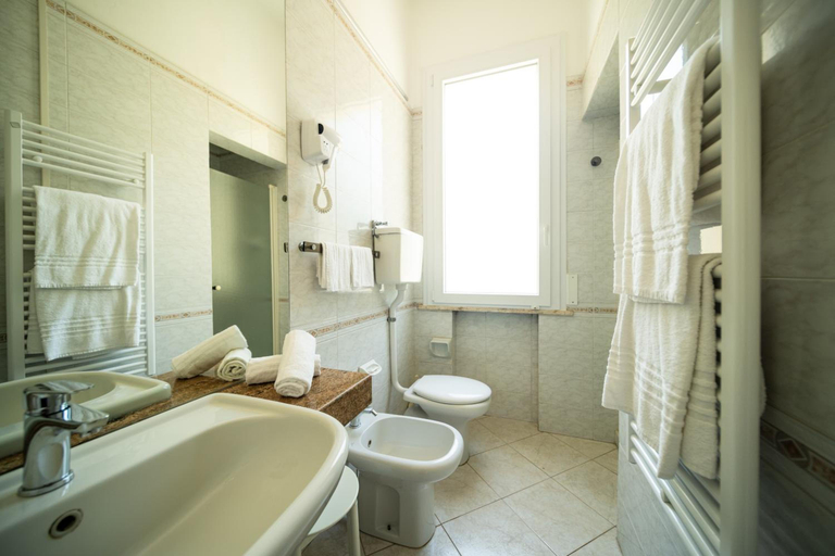 Bathroom 4, Hotel Rosabianca, Rimini
