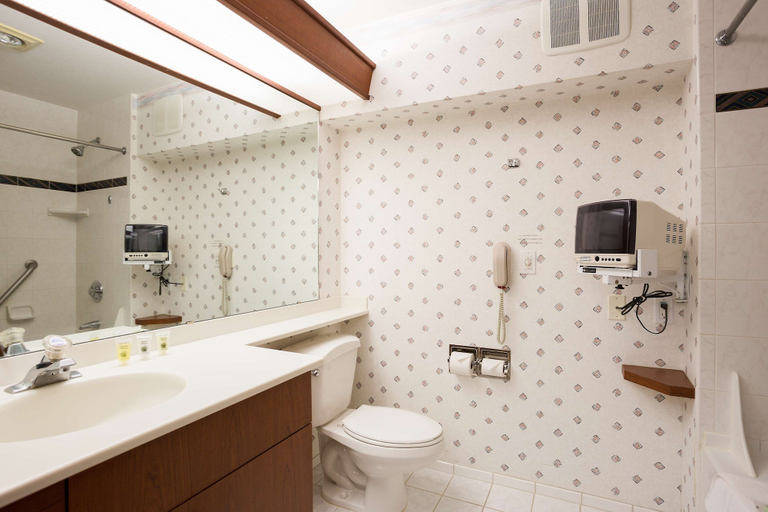Bathroom 5, Shilo Inn Suites Ocean Shores, Grays Harbor