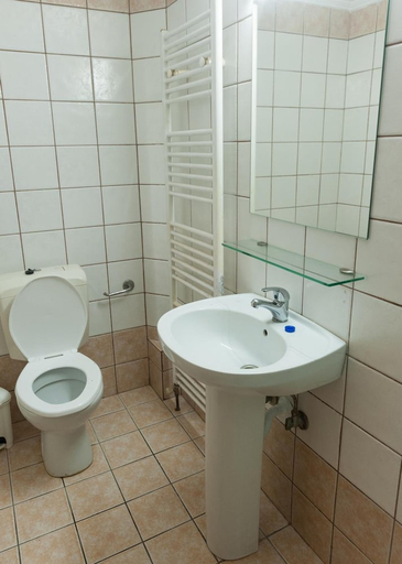 Bathroom 5, Palazzo Fortezza, Crete