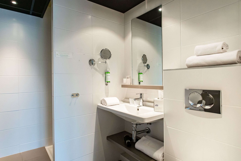 Bathroom 4, Adonis Lyon Dock Ouest, Rhône
