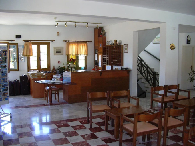 Food & Drinks 4, Camari Garden Apartments, Crete