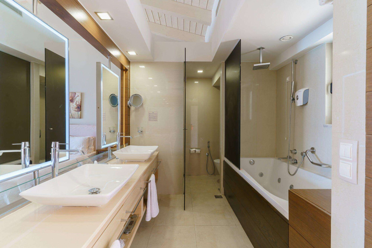 Bathroom 4, Aegean Pearl, Crete
