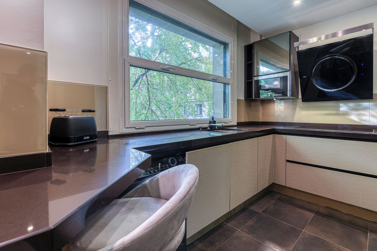 Private kitchen 3, MONTAIGNE EXECUTIVE SUITE, Paris