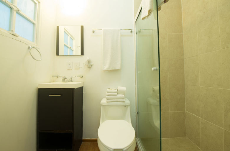 Bathroom 2, European Life Style Executive Suites, Zapopan