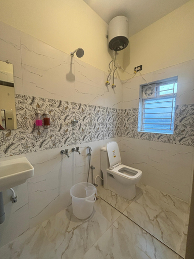Bathroom 5, Inn12 By Blessings Hospitality, Kancheepuram